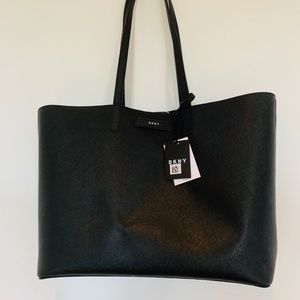 NWT DKNY Reversible Tote with Mini Bag 🦋